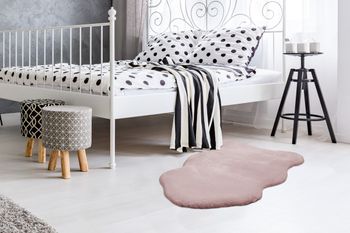 Weicher Hochflor Teppich Fellform Rosa