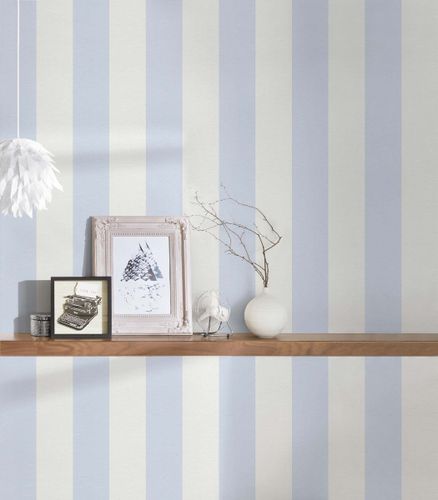 Streifen-Tapete im Landhausstil Babyblau Weiß | B314024